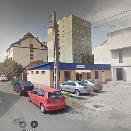 Riverside White Apartment Satu Mare Extérieur photo
